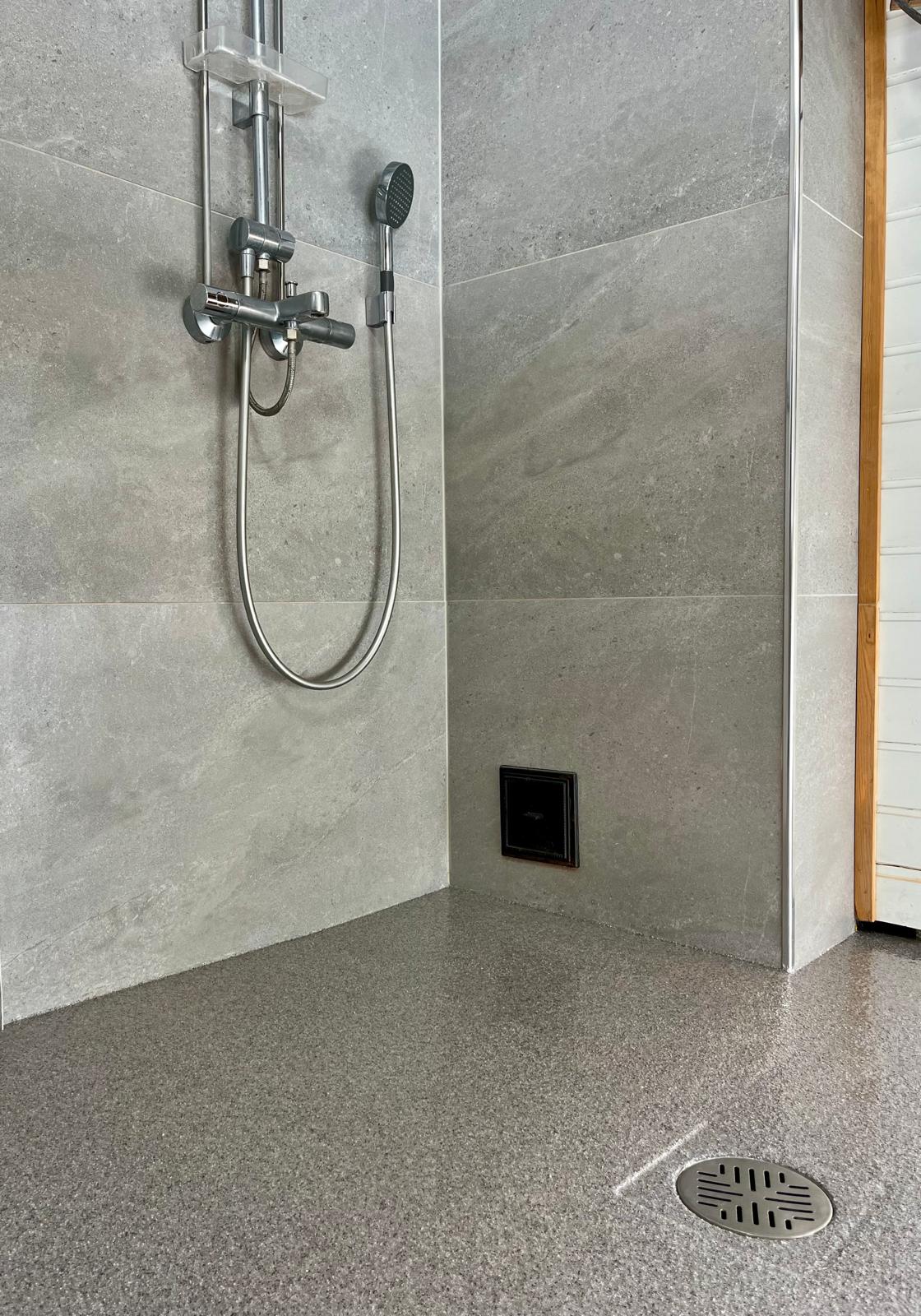 Ruiskumassalattia kohteessa 6